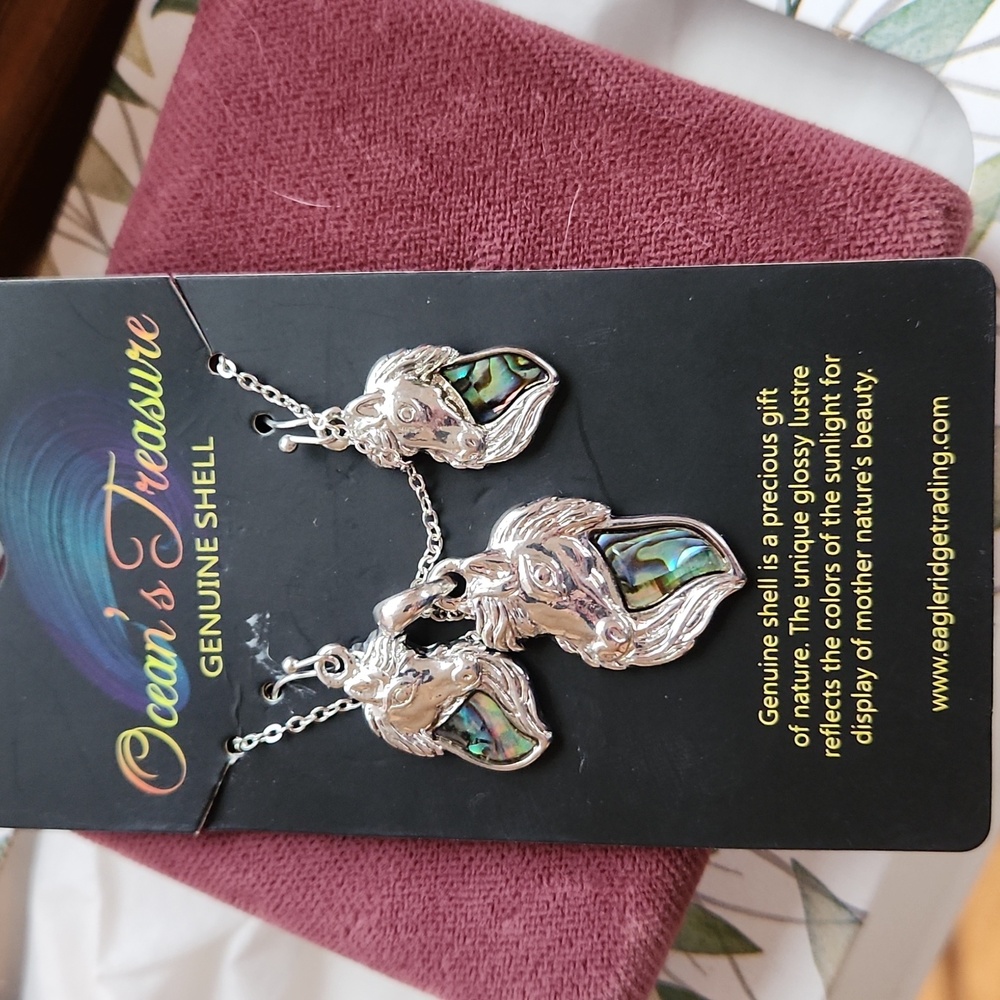 Oceans Treasure Shell horse earrings and necklace set